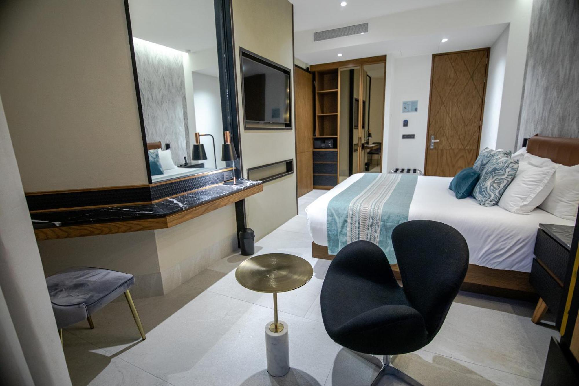 Hotel Becquer 4*